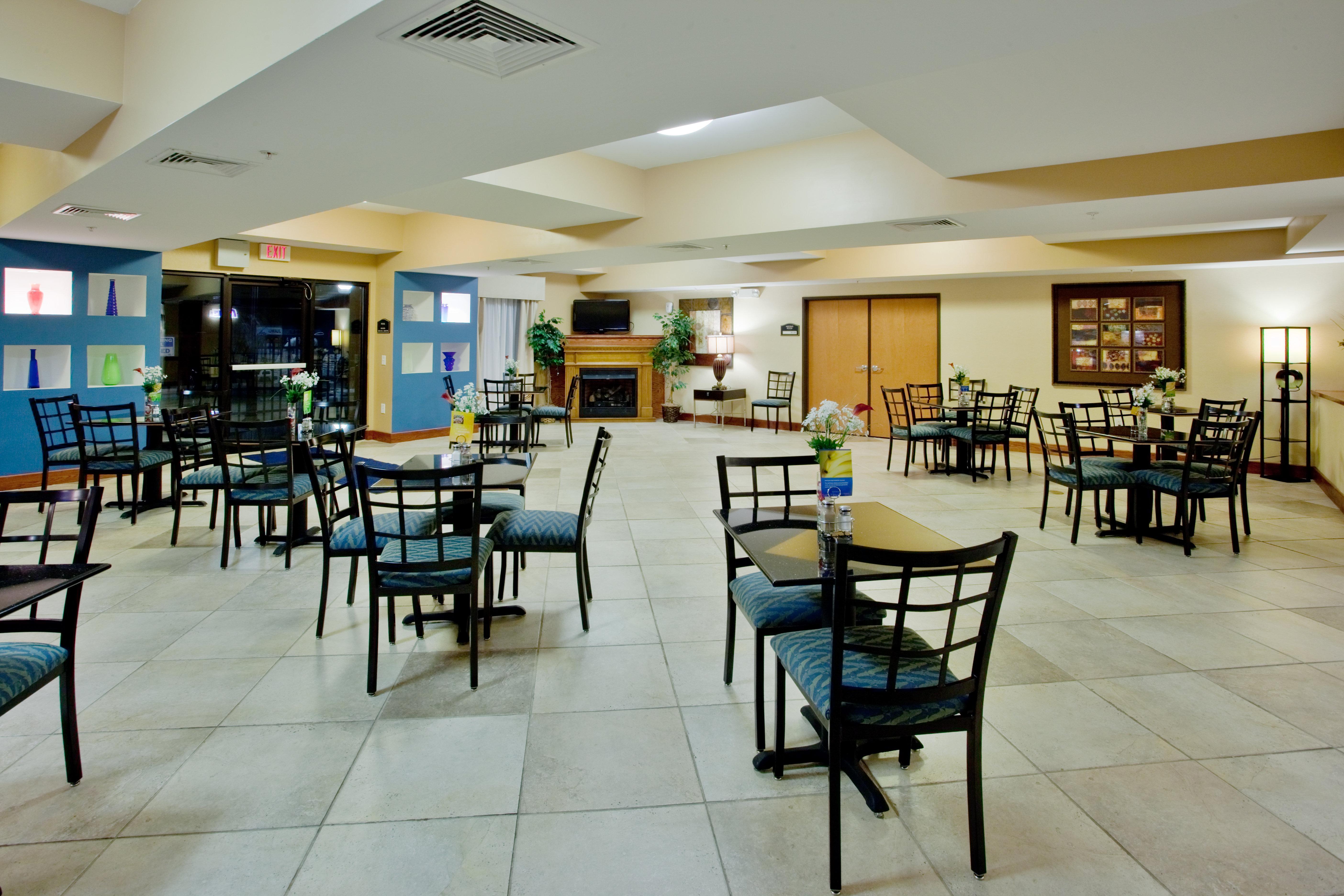 Holiday Inn Express Hotel & Suites Suffolk By Ihg Exterior photo