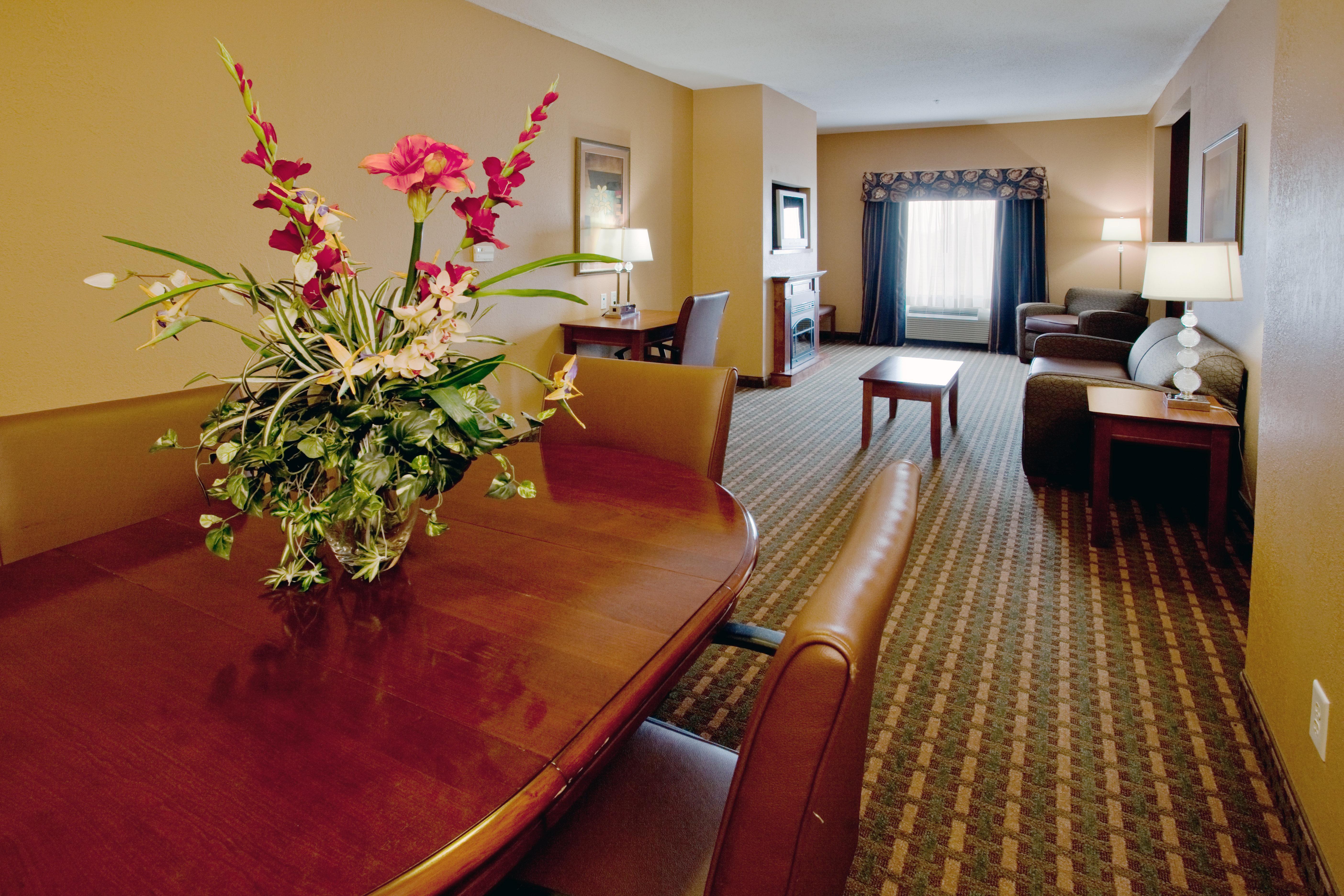 Holiday Inn Express Hotel & Suites Suffolk By Ihg Exterior photo